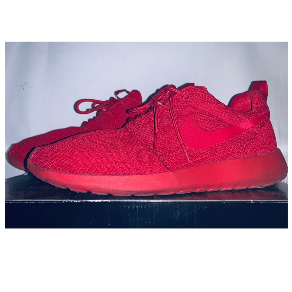 Nike Roshe Run Tripple Red Size 9